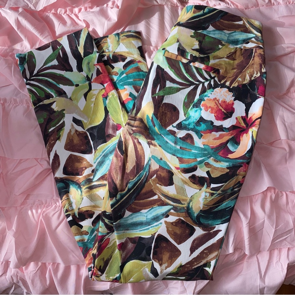 Chicos Tropical Ankle Pants